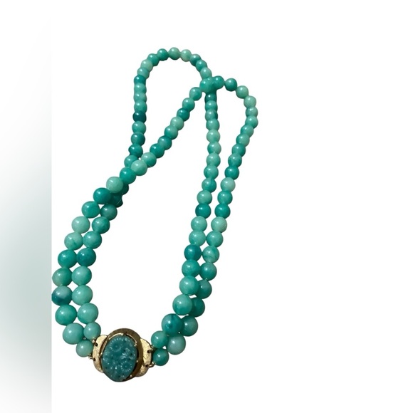 Mid Century Elegant Green Beaded Necklace& Green Glass stone - Picture 2 of 6